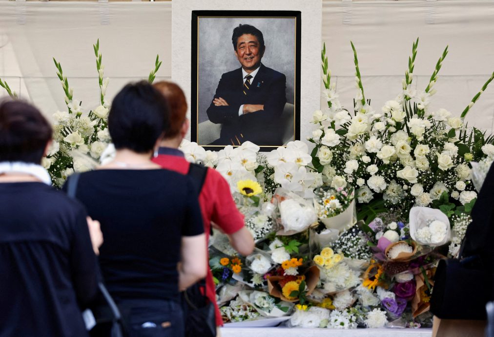 前日相安倍晋三遇刺案周二开审 700人排队抢抽旁听券