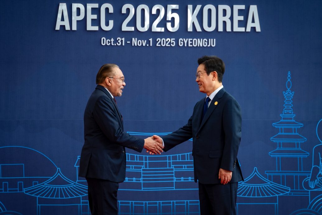 安华出席APEC峰会 与习近平等多国领袖热络互动