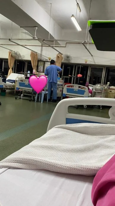 宝宝哭闹妈妈继续沉睡 男医生暖举获赞病房里的英雄