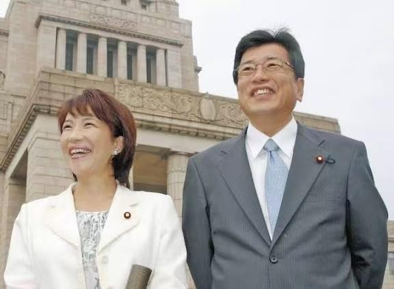 山本拓成日本“第一先生” 二度复婚改姓高市