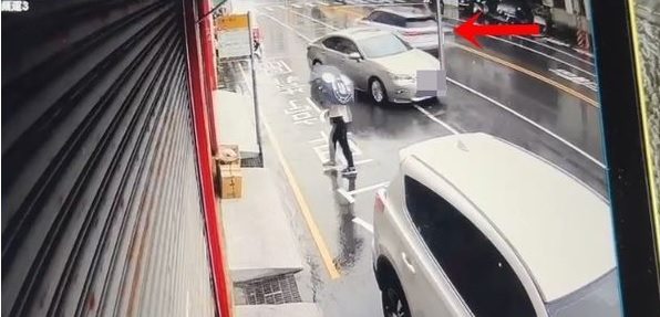 是车祸还是谋杀?颈有刀伤车有利刃 司机逆行撞店亡