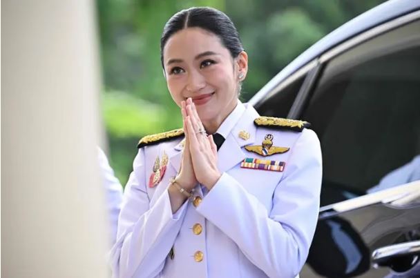 泰国前首相佩通坦宣布 辞去为泰党党魁职务