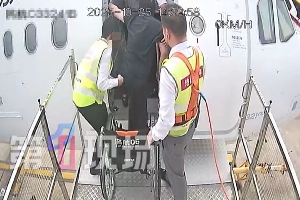 登机视频曝光被打脸 郑智化再发声:中国机场让我想引退