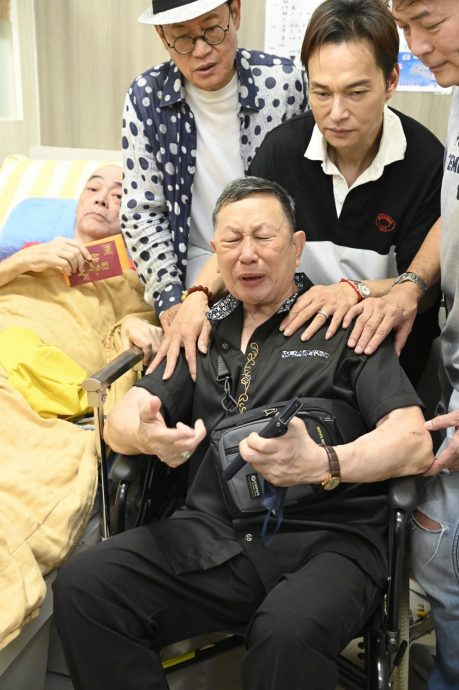 罗浩楷坐轮椅中秋送暖 探望秦煌与张伟文泪崩