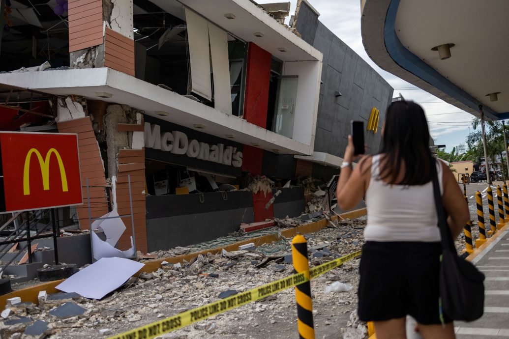 菲律宾强震 多栋建筑倒塌 麦当劳“2楼塌成1楼”