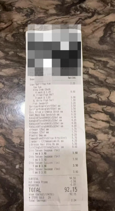 视频|女子称赌场输光求帮买食物 男子好心带去便利店:连卫生棉也买