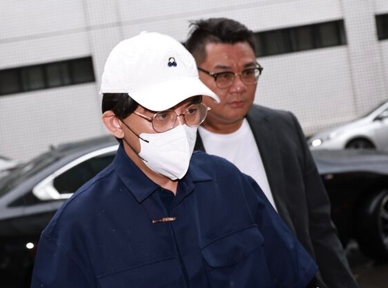 黄子佼惊爆开车撞妇人 未等警方到场涉肇逃