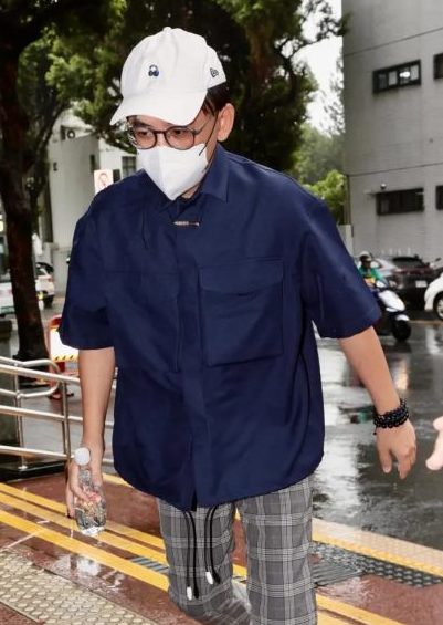 黄子佼泪洒法庭 高院11月25日宣判