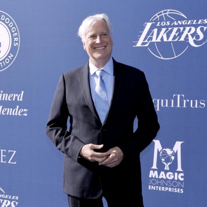 NBA核准湖人百亿易主 沃尔特接掌紫金新纪元