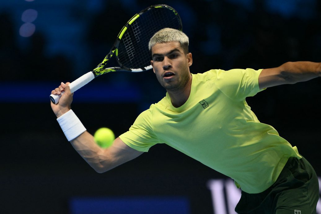 ATP年终总决赛|生涯5连胜德米纳尔 阿卡喜迎开门红