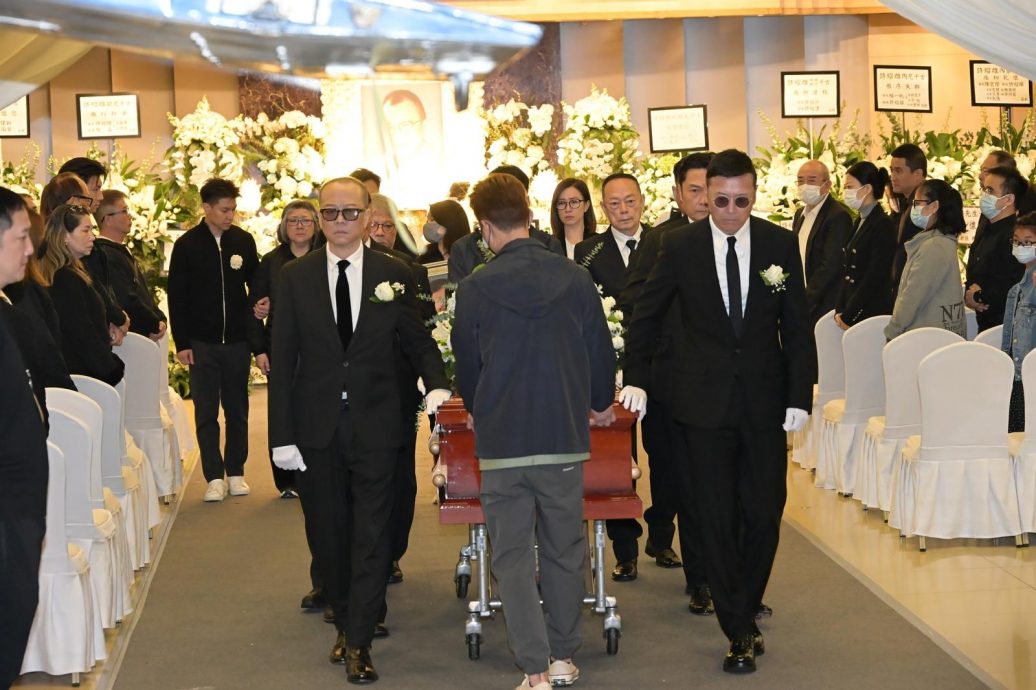 为许绍雄扶灵 罗乐林是亲妹夫