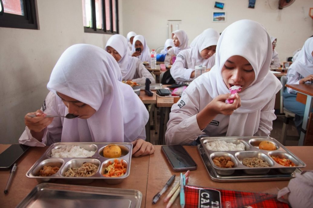 印尼政府:占近半病例 免费餐计划是食物中毒主要导因