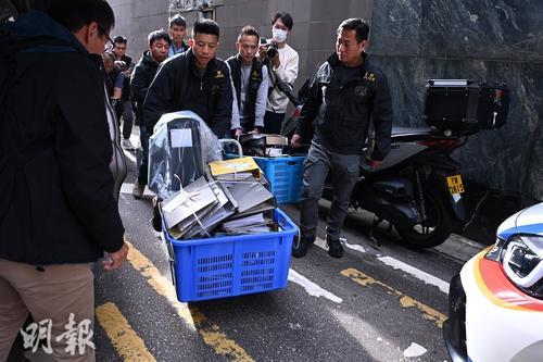 已补3照片(全国版)香港宏福苑五级大火 3人涉嫌“误杀”被捕 保安局:燃烧速度异常 不排除刑案