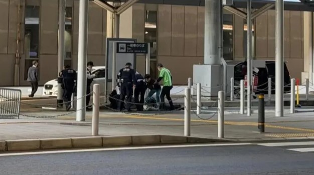 日本关西机场发生意外 中国男游客坠亡原因待查