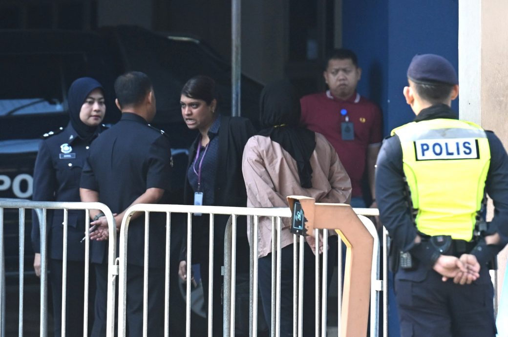 火爆停职女警长再闹事