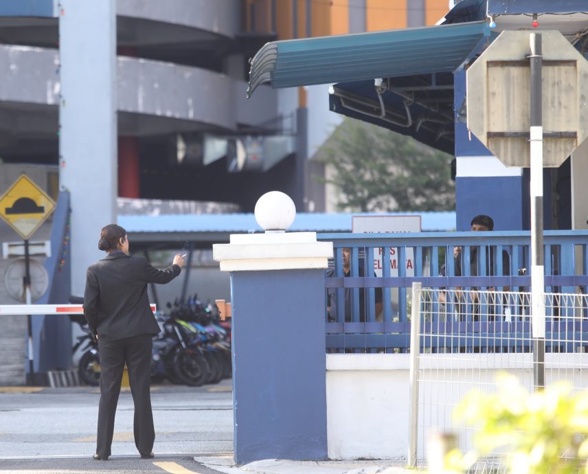 火爆停职女警长再闹事
