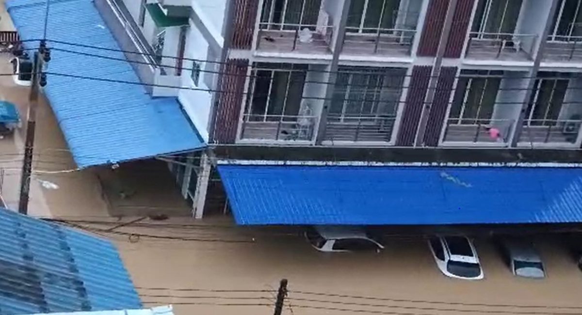 (全国版)泰南大水灾 大马游客受困酒店缺物资