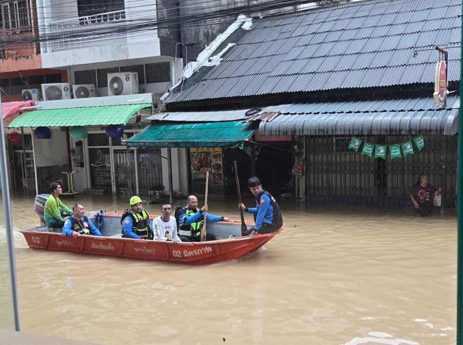 泰南大水灾/“我酒店订到明天咧” 受困者拒撤离 救灾人员傻眼