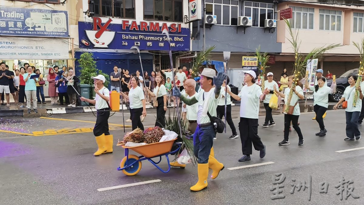 星角摄:彭亨百乐县十号公路新村节 创意亮点获好评