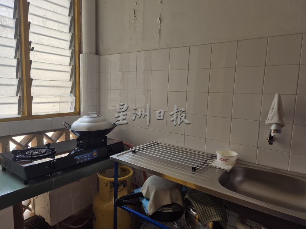 暖势力/双文丹愁车费癌妇 获社会捐助