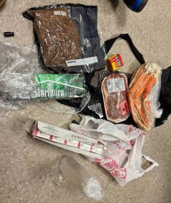 “圣诞老人”空投监狱!无人机送包裹遭截获 内有牛排有大麻