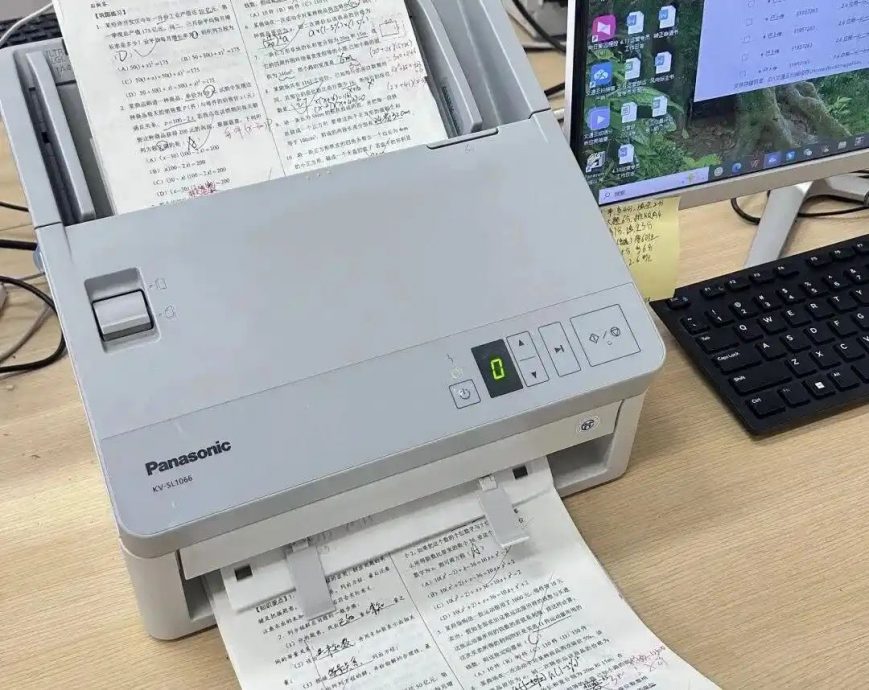 中国多地学校引入AI批改机 10分钟批完全班作业