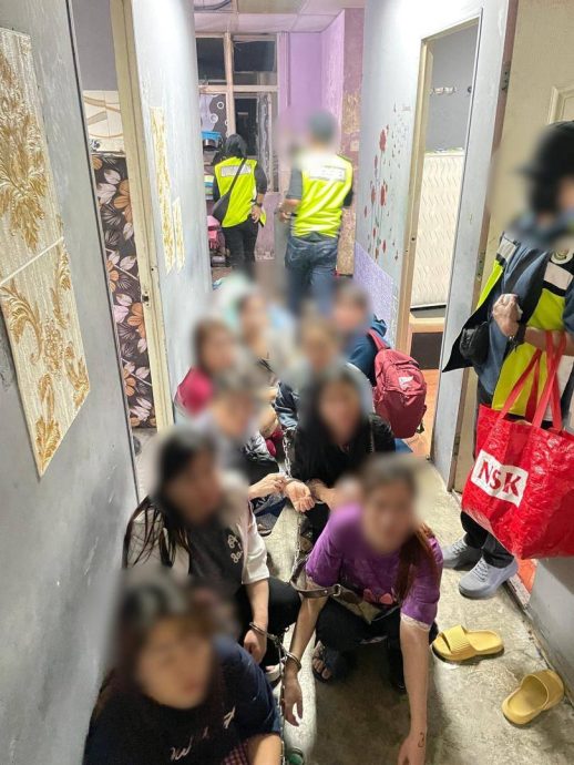 假房产招牌掩护!移民局突击店屋卖淫窝点逮捕17人