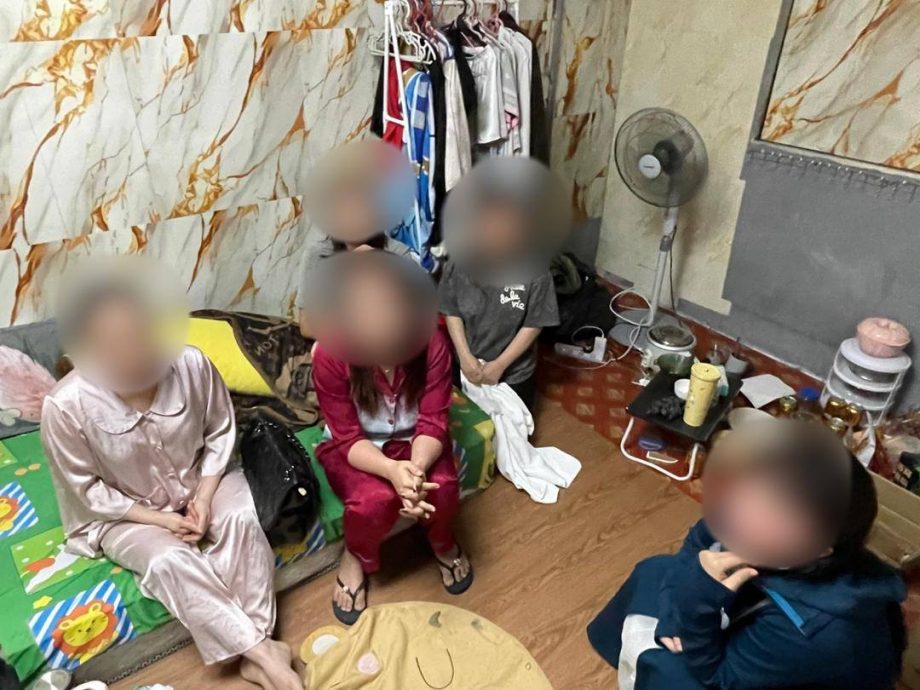 假房产招牌掩护!移民局突击店屋卖淫窝点逮捕17人
