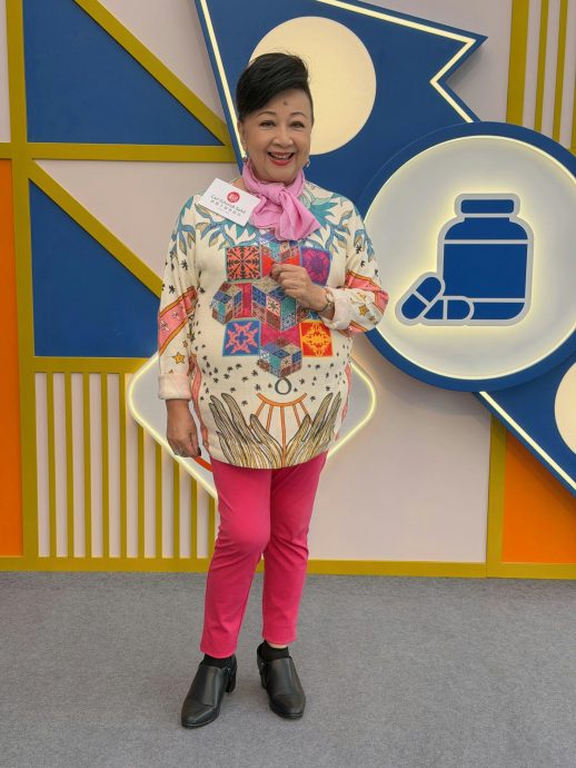 加拿大拍戏笑称进军好莱坞 薛家燕拍新年歌MV狂跳20多次