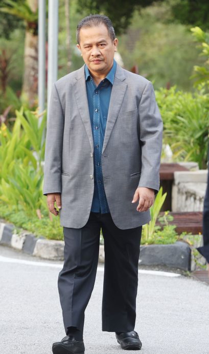 取代已上网文/吉打养牛中心弊案:阿兹曼被控不认罪,交保7.5万令吉