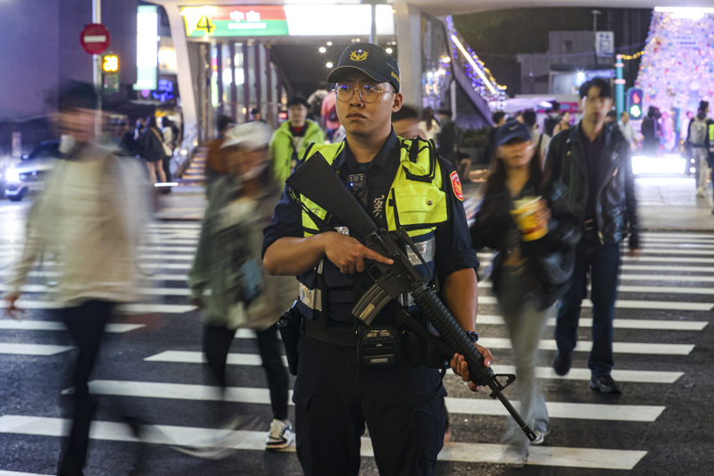 台北捷运随机伤人案/网民质疑北车与中山恐袭嫌凶不同人 警澄清就是张文无共犯 虾皮购装备筹划许久