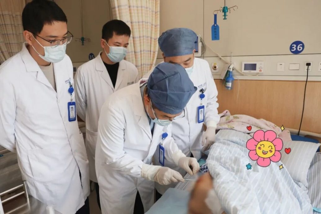 女子服安眠药睡电热毯 整晚没翻身“屁股险报废”!