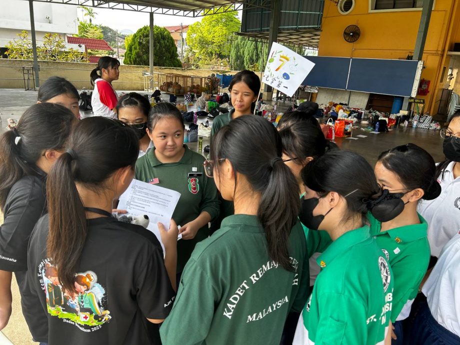 学海学记|主文|霹雳女中三制服团体 首度联办领袖营 加强团队合作