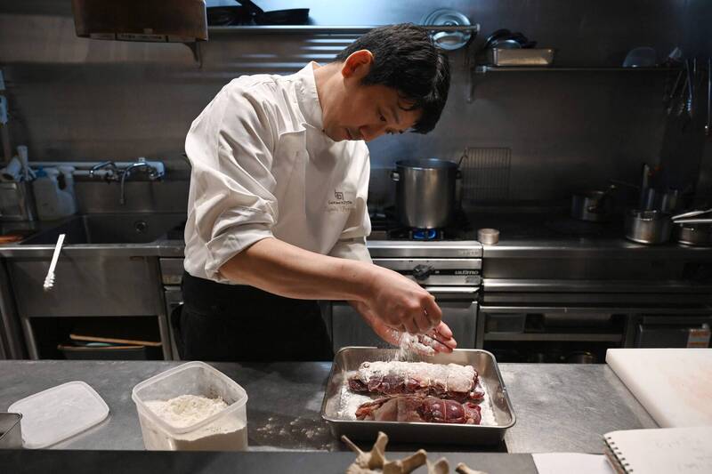 熊患变商机!日本猎杀9000头熊 餐厅掀“吃熊肉”热潮