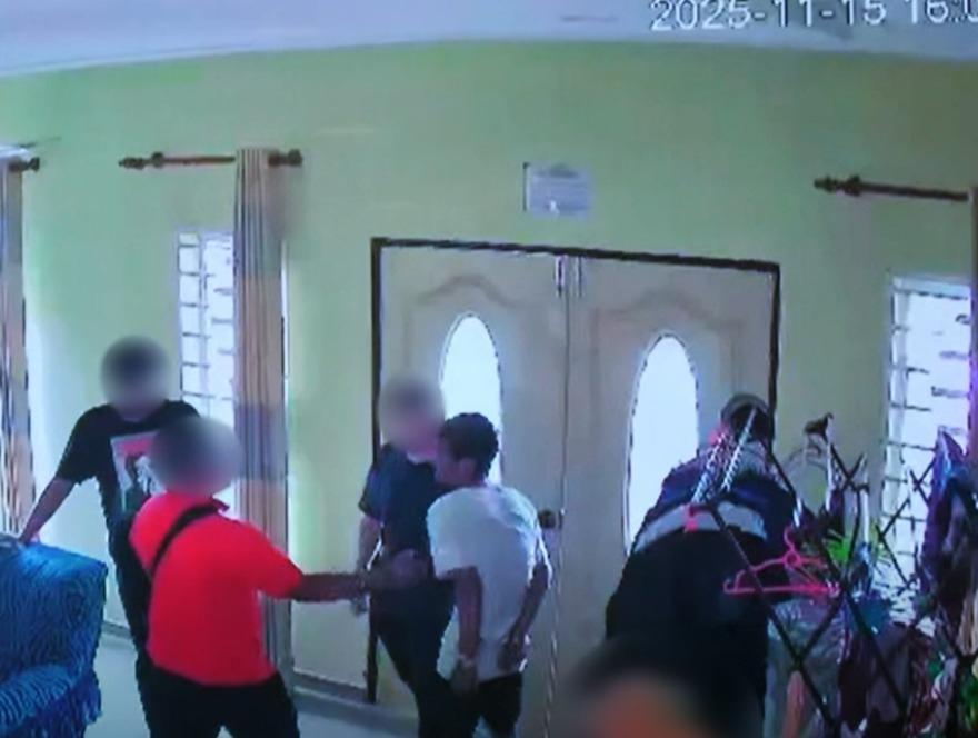 男子被警方猛掴,警方开档调查