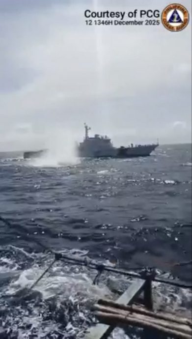 看世界)侵入争议性海域 中国海警驱离菲船机