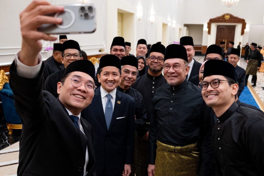 补图//安华主持内阁会议