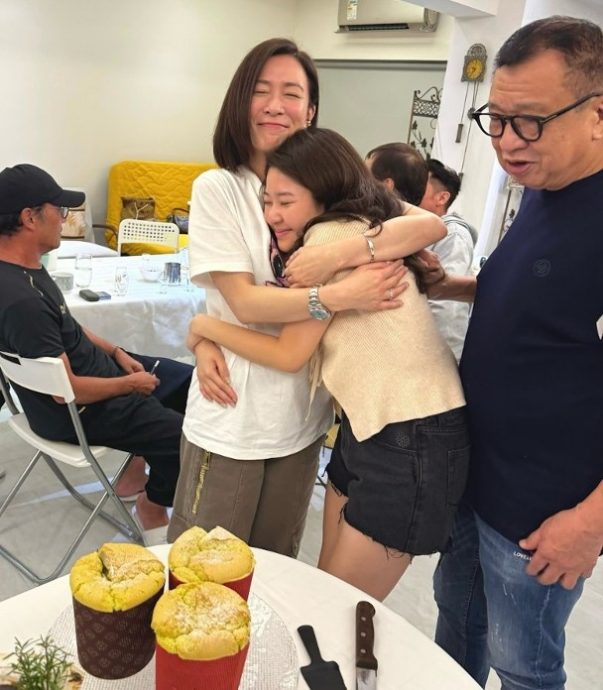 许绍雄爱女重现欢颜 佘诗曼信守承诺陪过圣诞