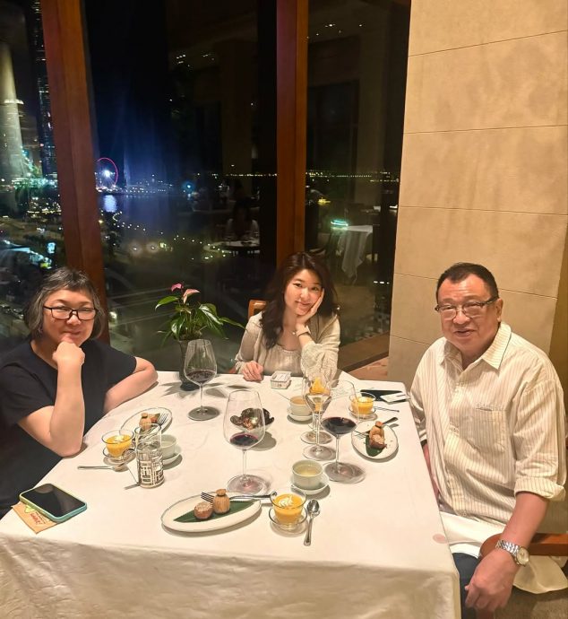 许绍雄爱女重现欢颜 佘诗曼信守承诺陪过圣诞