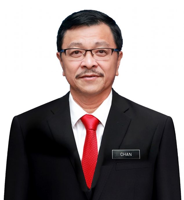 霹:校园报道|学海学记|主文|三德华中运动会 黄队夺总冠军 罗振桐夺五金膺最佳运动员