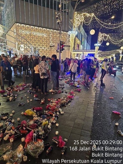 (已签发)武吉免登街道垃圾满地 倪可敏斥乱丢垃圾行为