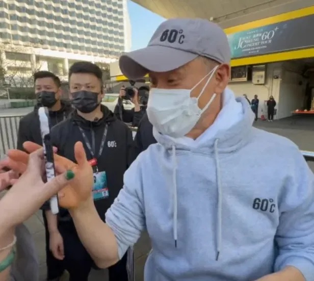 (明8am)张学友双手手掌有异状? 肝胆功能或出问题