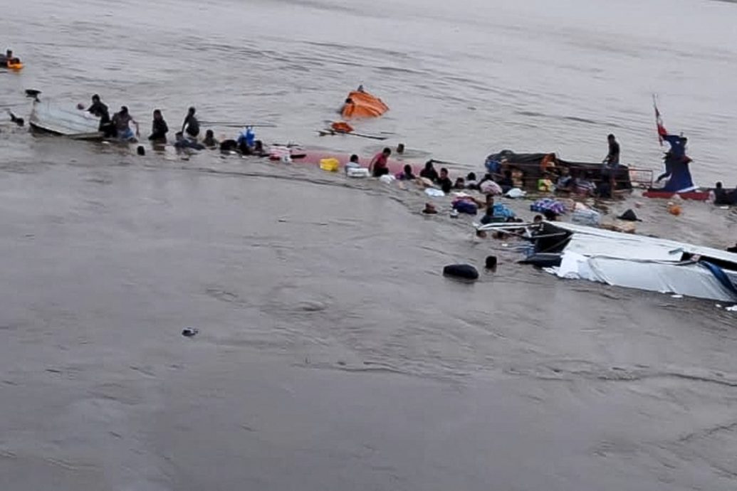 (视频)秘鲁港口山崩掀翻客船致12死 约40人失踪