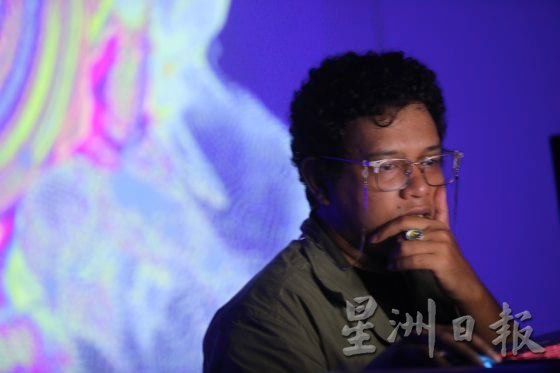 【光之艺术/03】在纯粹觉知里,寻找幸福之光──新媒体艺术家VASFLOW