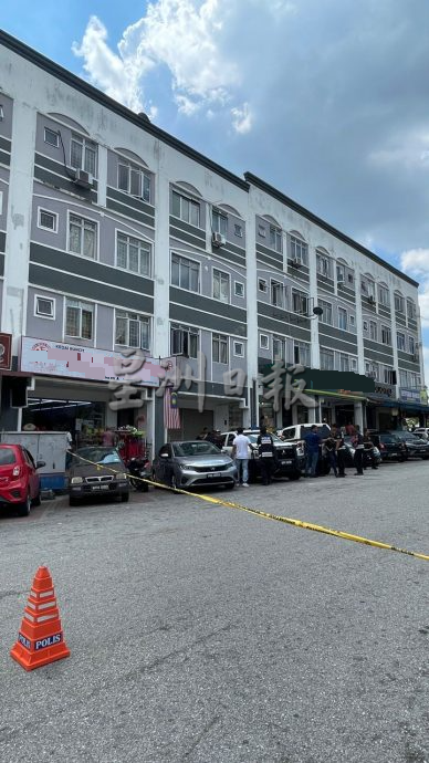 供Newswire:汝来商业区发生炸弹爆炸事件,警方抵达引爆第二枚炸弹,更发现商业单位有“火药库”。