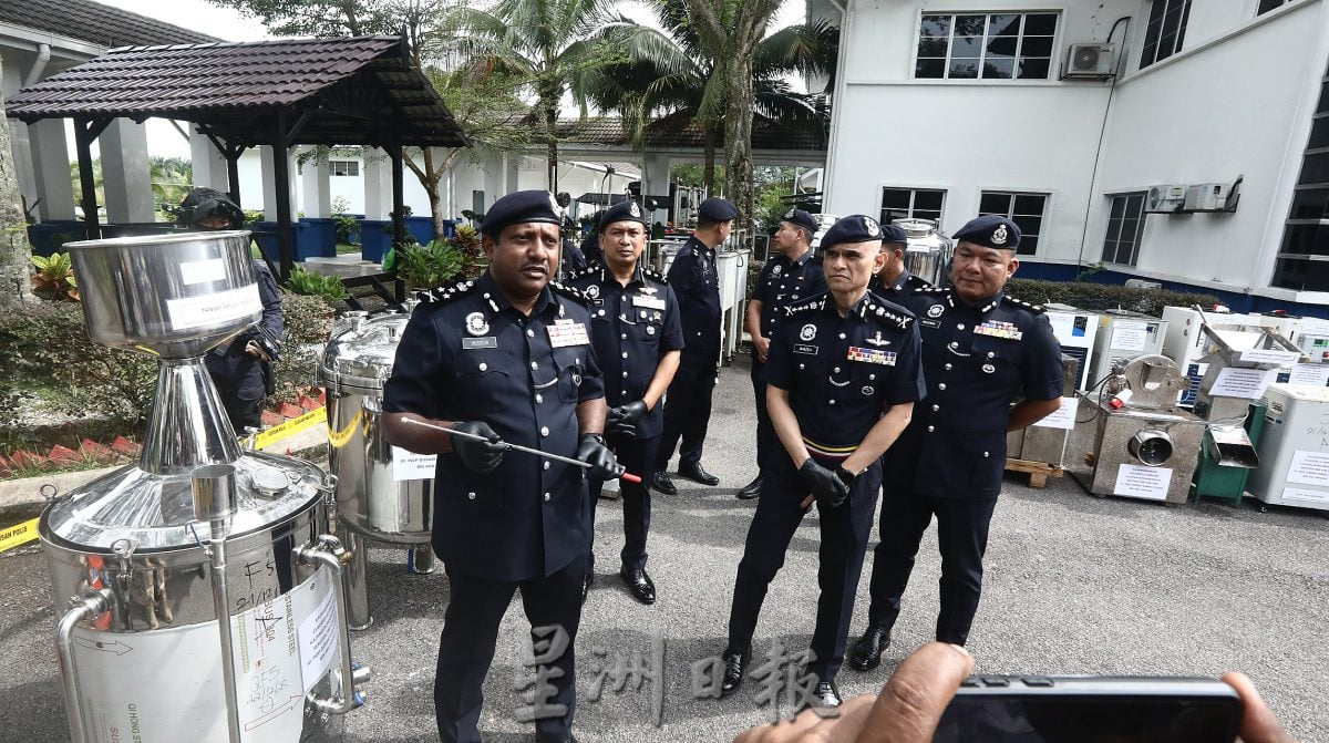 警破获18吨毒品案|意外破呼叫中心捕14人!胡申:贩毒集团疑兼营诈骗牟利