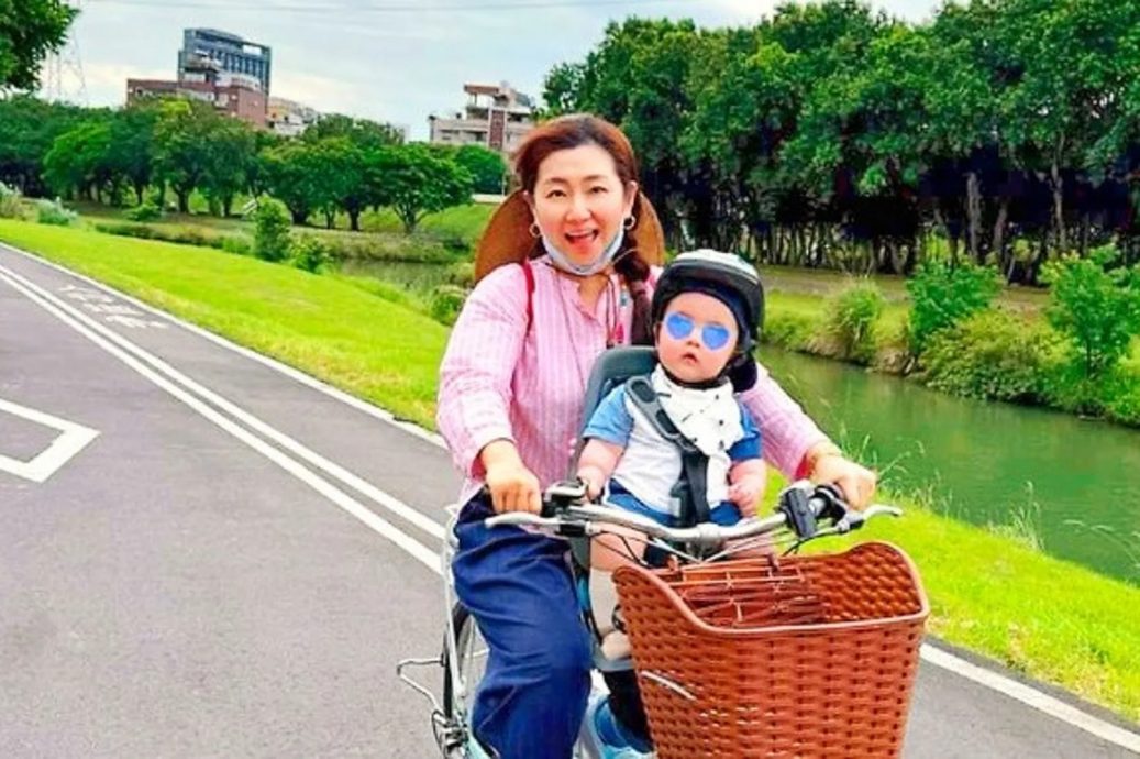 2岁儿突摸Selina肚子 爆出神预言?
