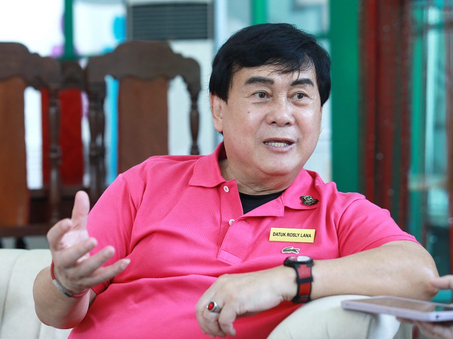 “辰星”“晓月”亮相萌翻众人!熊猫保育中心严管人潮守护“友谊使者”