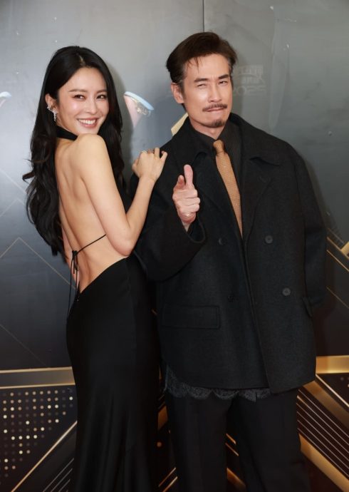 万千星辉2025红毯|花旦争艳斗丽 佘诗曼大晒水蛇腰