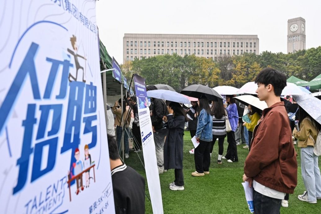 中企招募规模收缩、员工不敢跳槽 饭店餐饮旅游业离职率仍最高